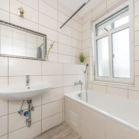 A5 Ruhiges 3-zimmer-studio Mit Balkon Apartament