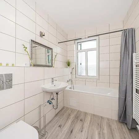 A5 Ruhiges 3-zimmer-studio Mit Balkon Halle (Saale)